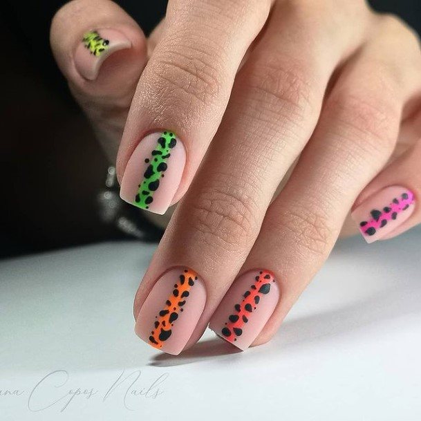 Appealing Womens Retro Nails