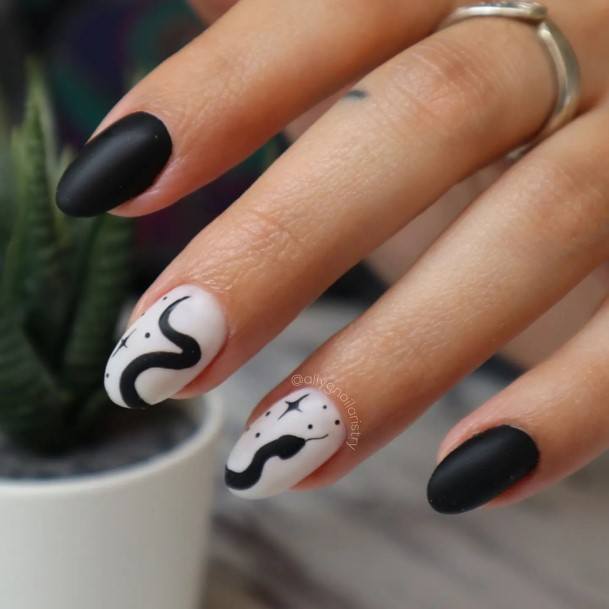 Appealing Womens Snake Nails