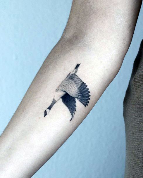 Art Goose Tattoo Designs For Girls