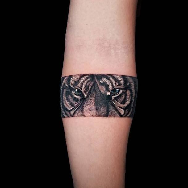 25 unique womens armband tattoo designs and what they mean  citiMuzik