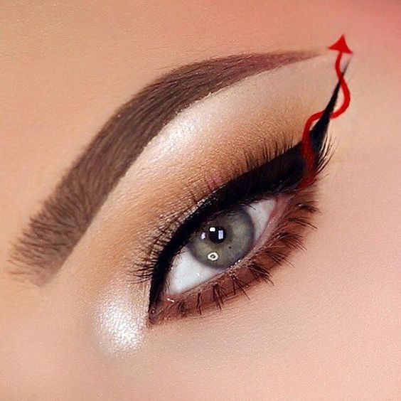 Artistic Arrow Eye Liner Looks For Women