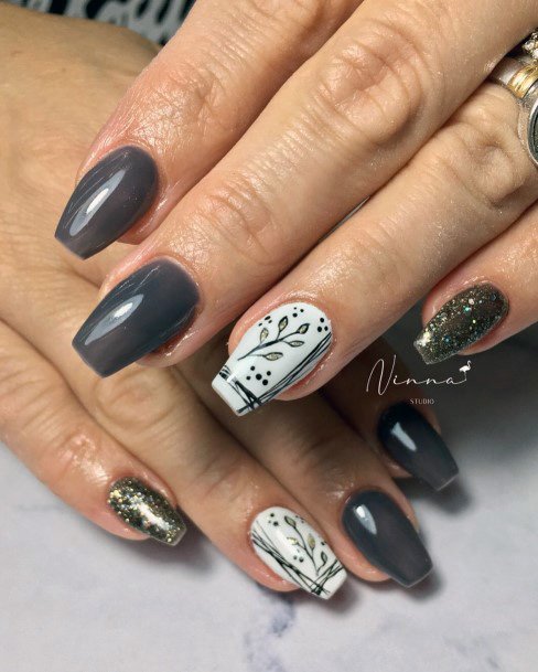 Artistic Gold Dress Nail On Woman