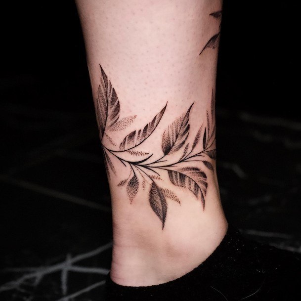 Artistic Vine Tattoo On Woman