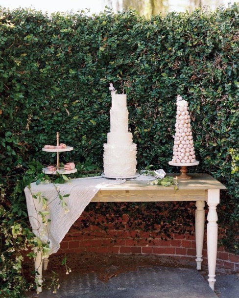 Astonishing Greenery Vine Backdrop Tasty Wedding Cake Desert Table Ideas