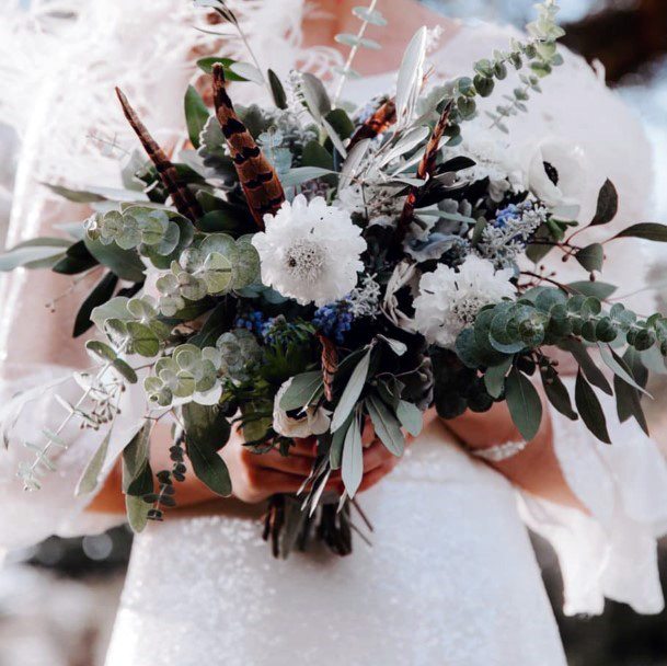 Astonishing Greenery White Floral Bouquet Wedding Ideas For Bride