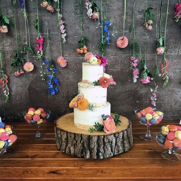 Astonishing Hanging Flower Backdrop Inspiration Cake Log Desert Table Centerpiece Wedding Ideas