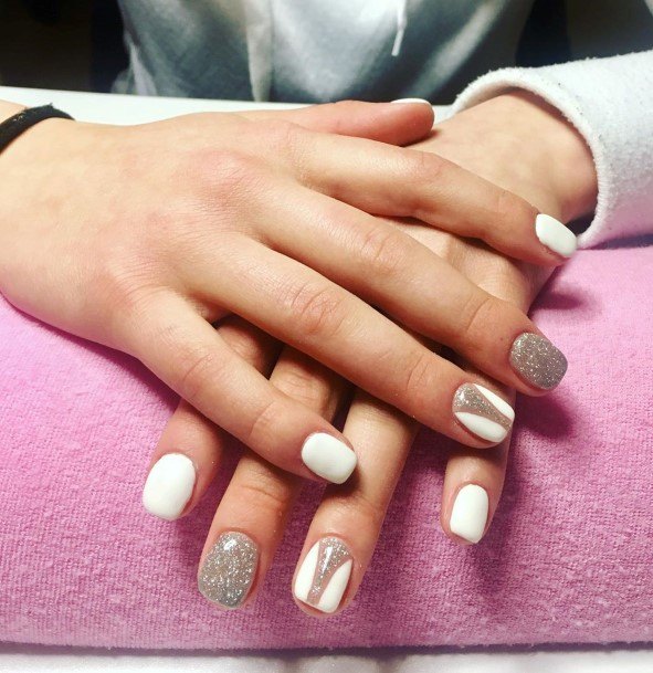Astonishing White And Silver Nail For Girls