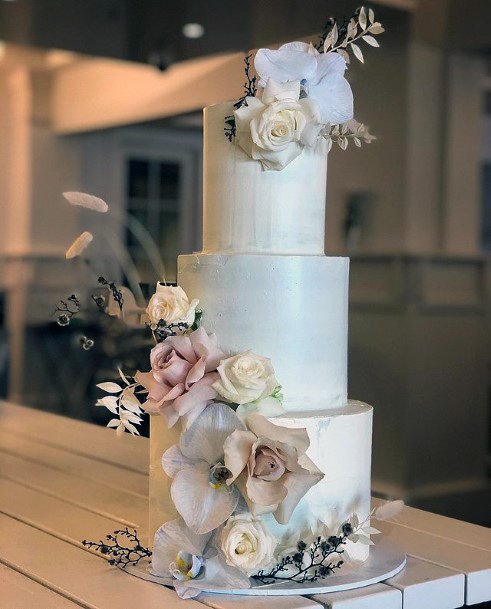 Attractive 3 Tier Wedding Cake Women