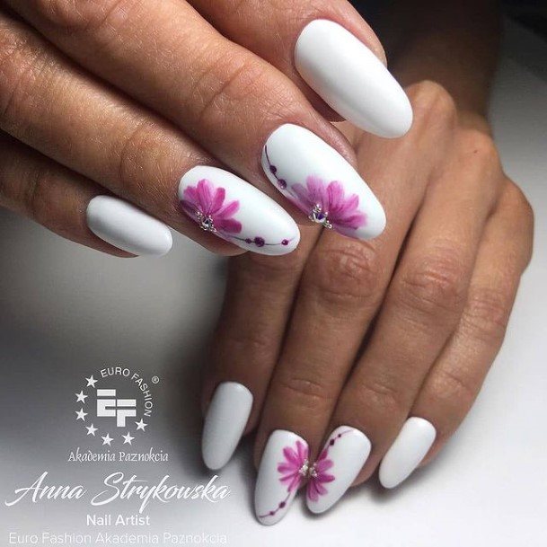 Attractive Girls Nail White With Flowers