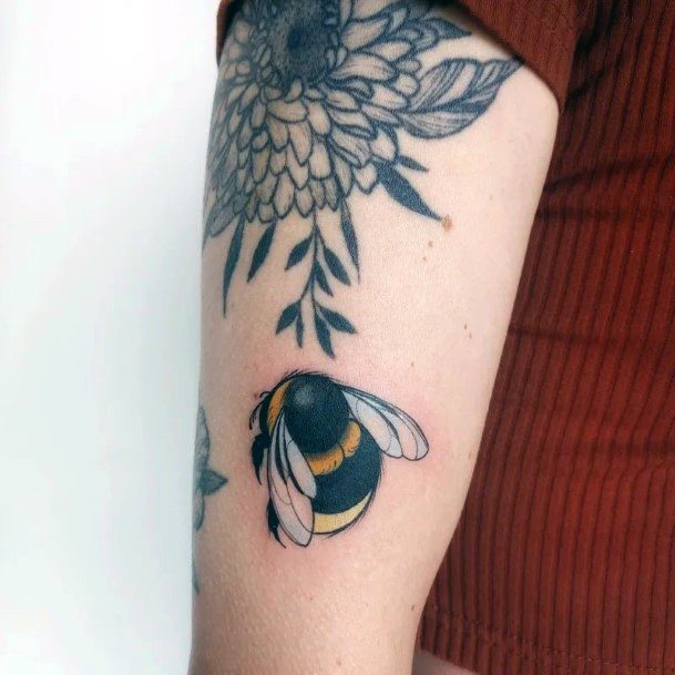 Attractive Girls Tattoo Bee