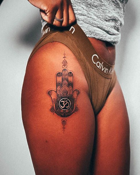 Attractive Girls Tattoo Hamsa