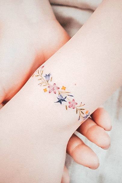 Awesome Armband Tattoos For Women