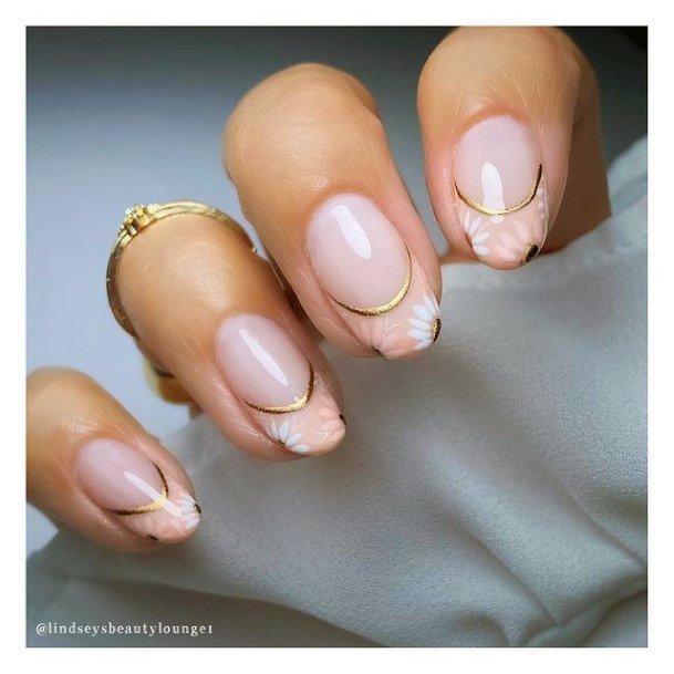 Awesome Embossed Fingernails For Women