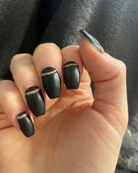 Awesome Matte Black And Gold Fingernails For Women