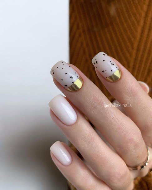 Awesome Metallic Gold Fingernails For Women