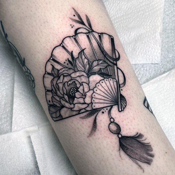 Awesome Uchiwa Tattoos For Women