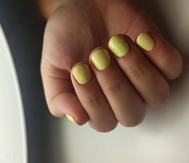 Banana Nail Feminine Designs