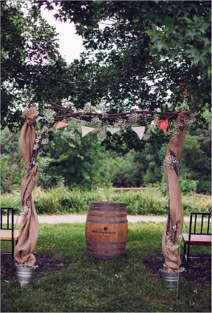 Barrel And Burlap Decor Wedding