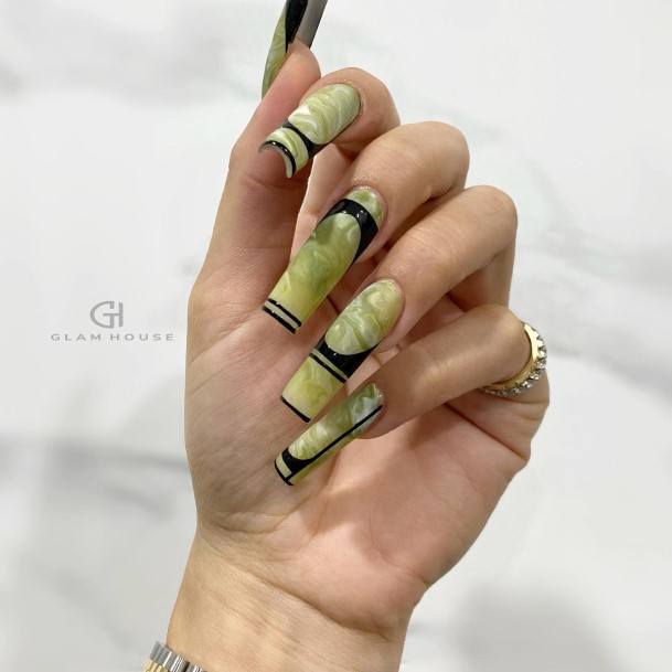 Beauteous Girls Black And Green Nails