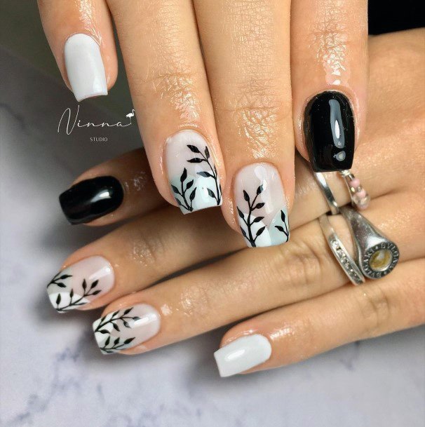 Beauteous Girls Black Dress Nails