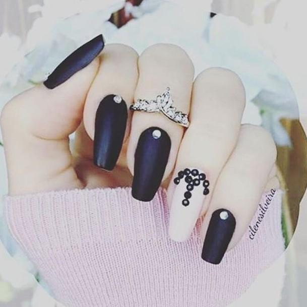 Beauteous Girls Black Prom Nails