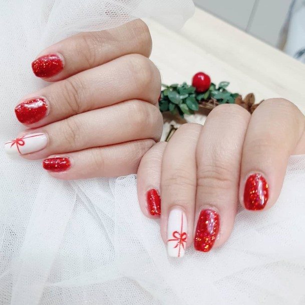 Beauteous Girls Christmas Gel Nails