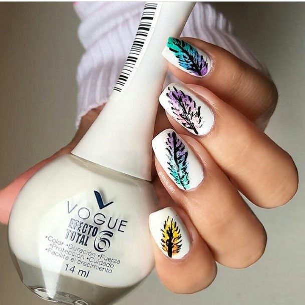 Beauteous Girls Feather Nails
