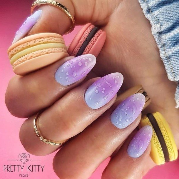 Beauteous Girls Graceful Nails