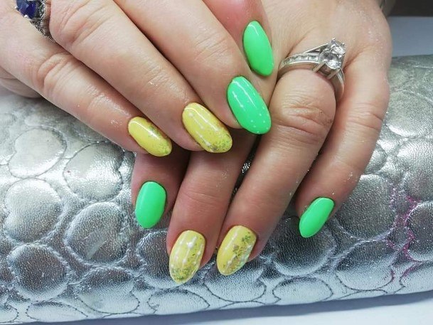 Beauteous Girls Green And Yellow Nails