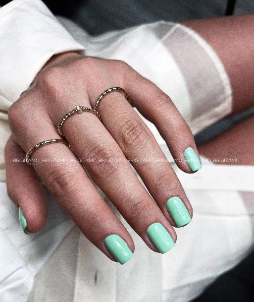 Beauteous Girls Green Dress Nails