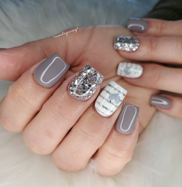 Beauteous Girls Grey And White Nails