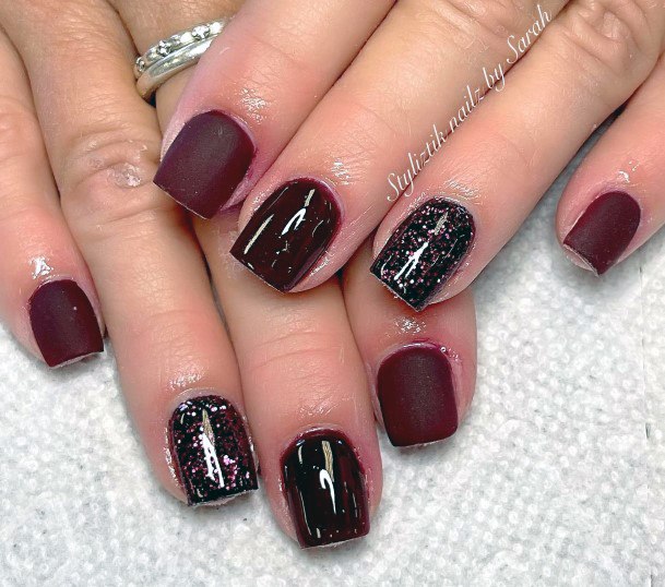 Beauteous Girls Maroon And Black Nails