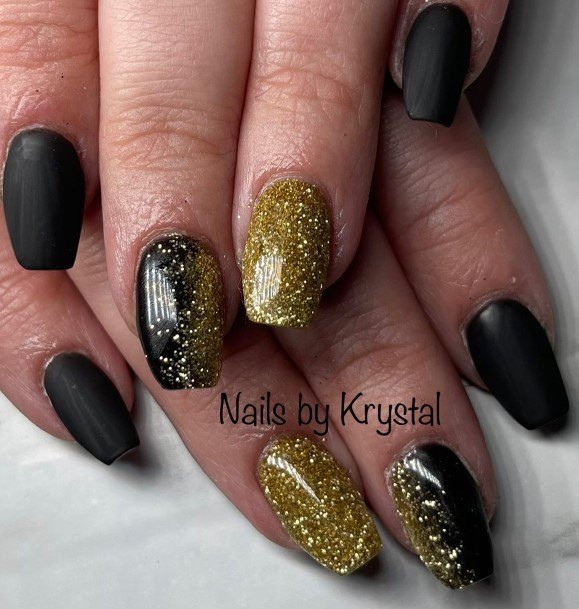 Beauteous Girls Matte Black And Gold Nails