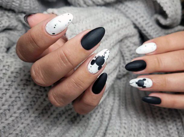 Beauteous Girls Mickey Mouse Nails