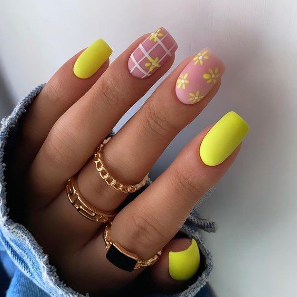 Beauteous Girls Short Yellow Nails