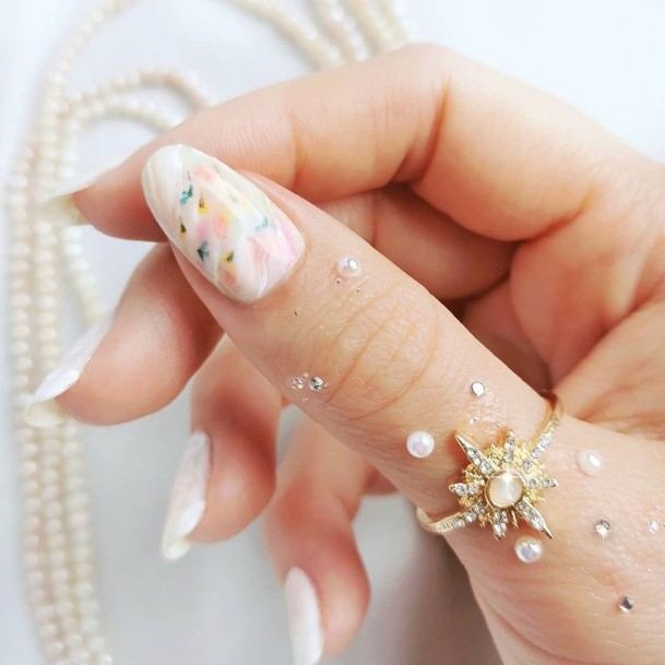 Beauteous Girls White With Flowers Nails