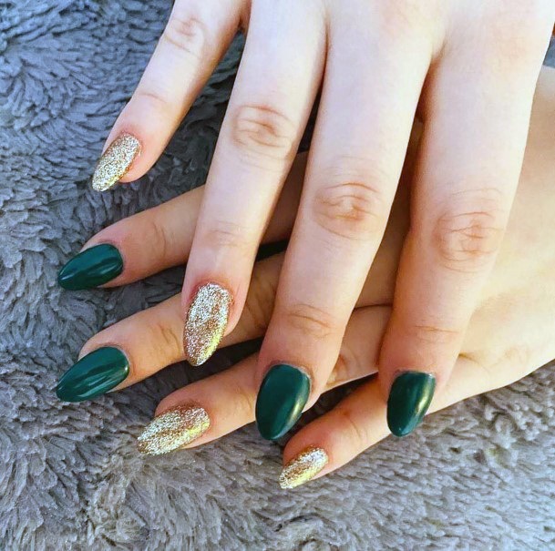 Beautiful Christmas Hunter Green Sparkly Gold Glitter Prom Nail Inspiration Ideas For Ladies