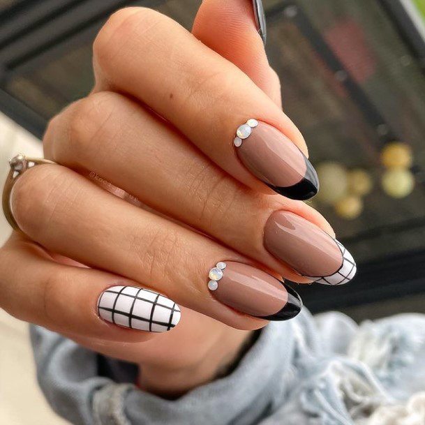 Beautiful Crystals Nail Design Ideas For Women