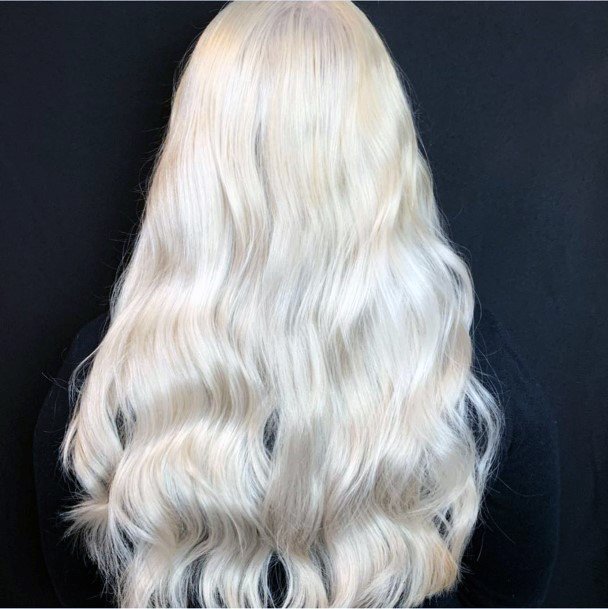 Beautiful Elegant Glossy Blonde Hair Style For Women And Girls