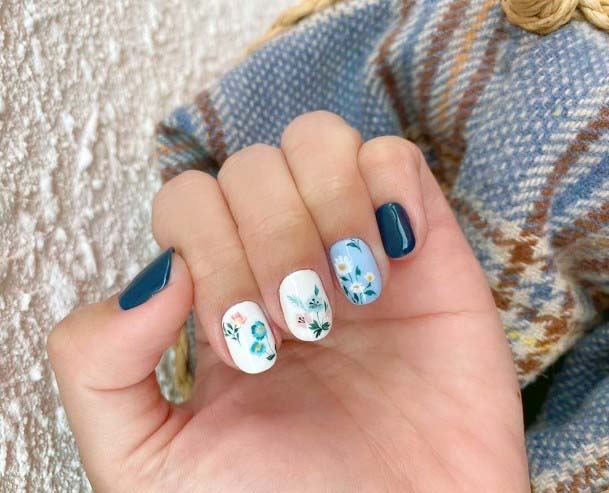 Beautiful Floral Pattern Nails