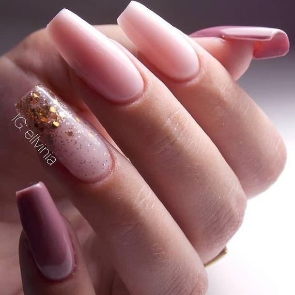 Beautiful Gold Nail Design Ideas For Women