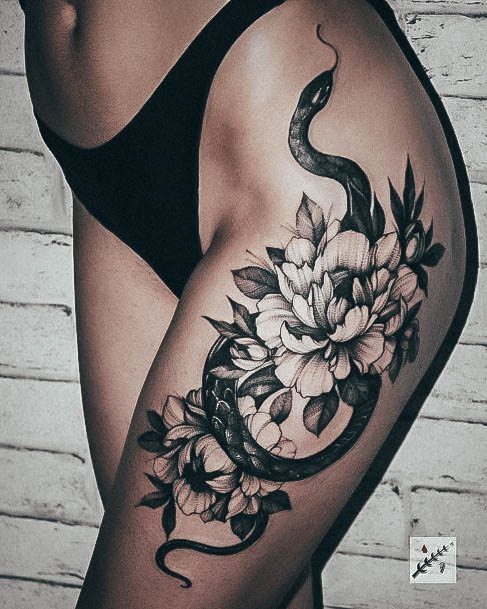 Beautiful Hip Tattoo Design Ideas For Women Snakes