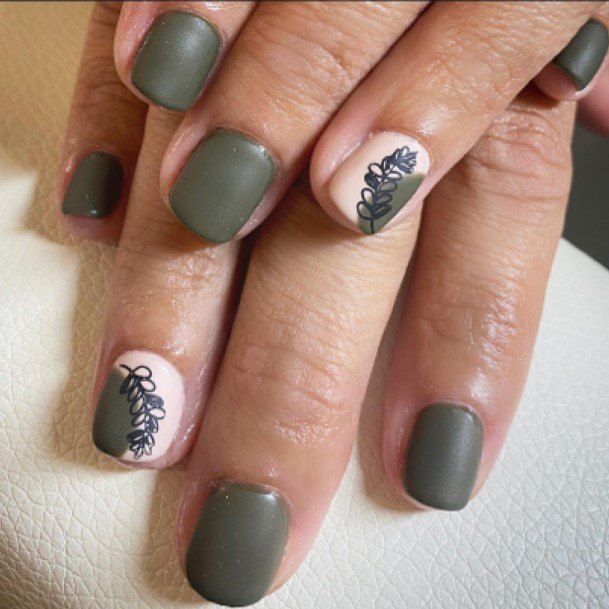 Beautiful Matte Green Nail Design Ideas For Women