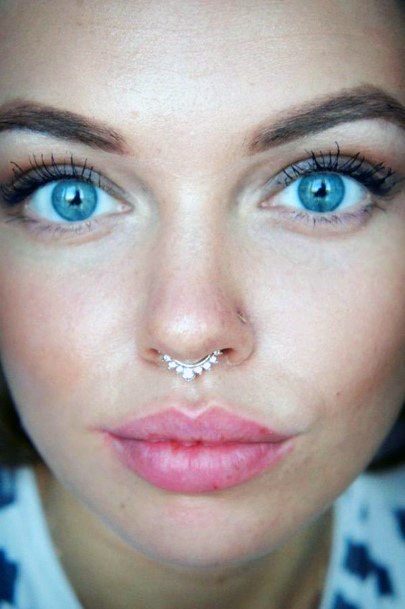 Beautiful Multiple Rhinestone Septum Piercing Ideas For Girls