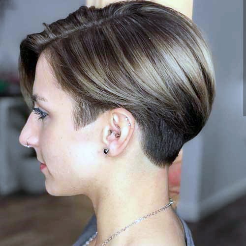 Beautiful Short And Glossy Hairstyle For Effortless Perfect Womens Hair