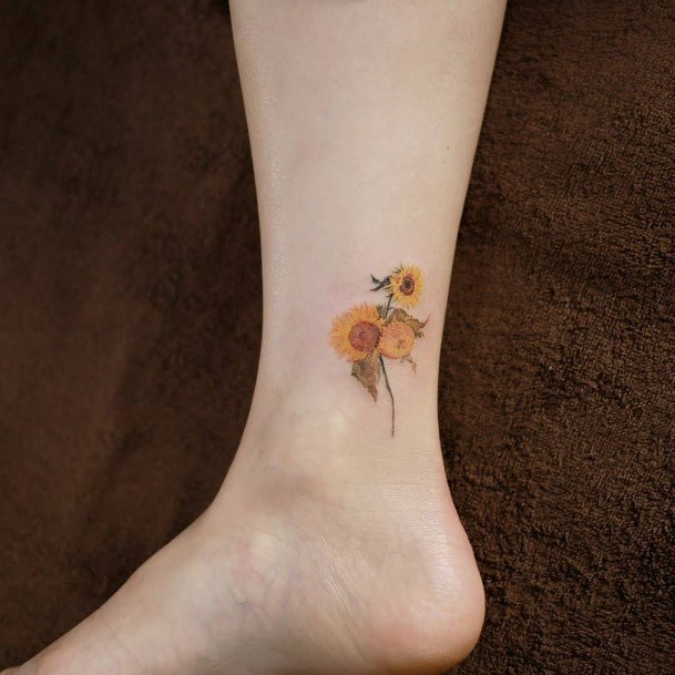 Beautiful Small Sunflower Tattoo Design Ideas For Women