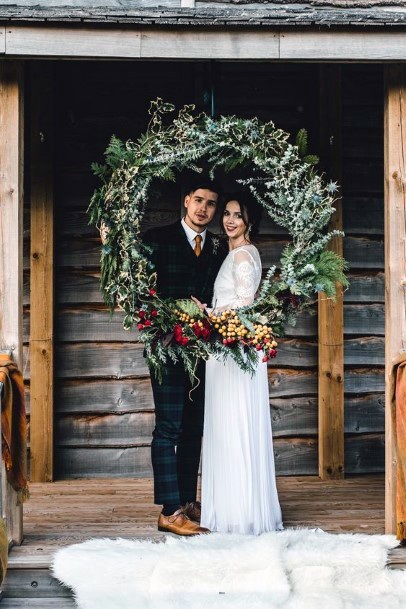 Beautiful Wreath Wedding Backdrop Inspiration For Groom Bride Christmas Ideas