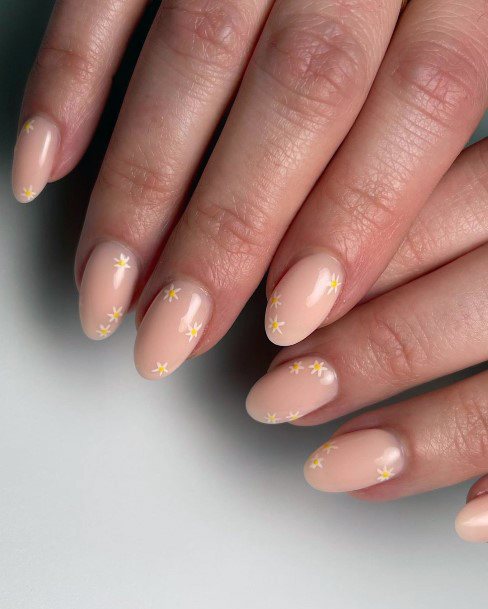 Beautiful Yellow Summer Nail Design Ideas For Women