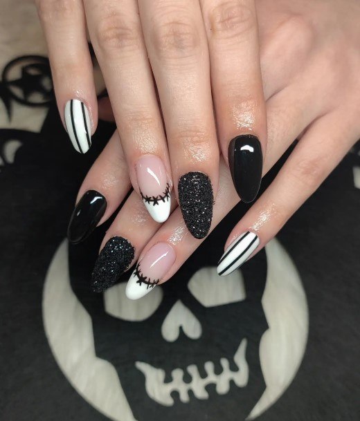 Black And White Decorative Looks For Womens Unique Nail