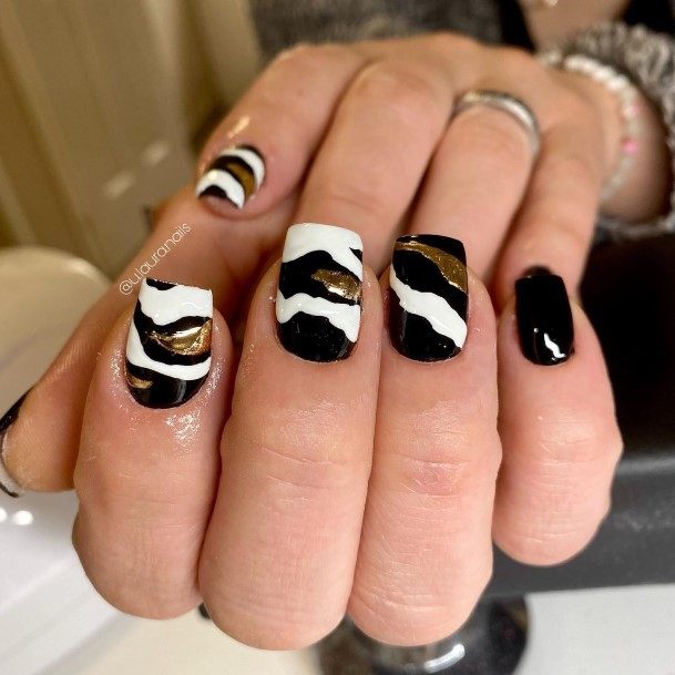 Black And White Nail Feminine Designs